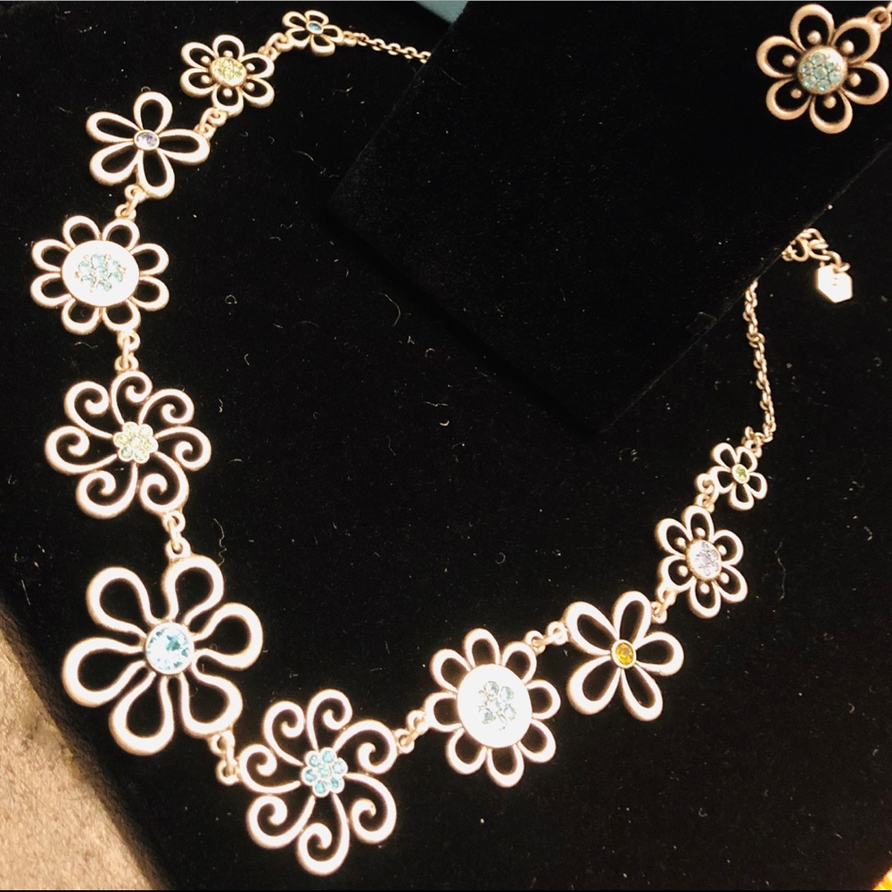 SWAROVSKI Swirl Necklace